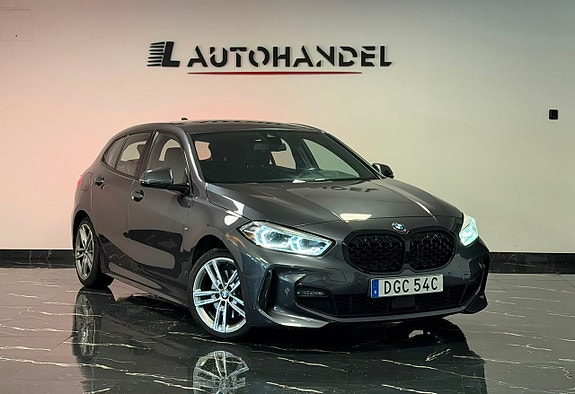 BMW 118i 3 of 5