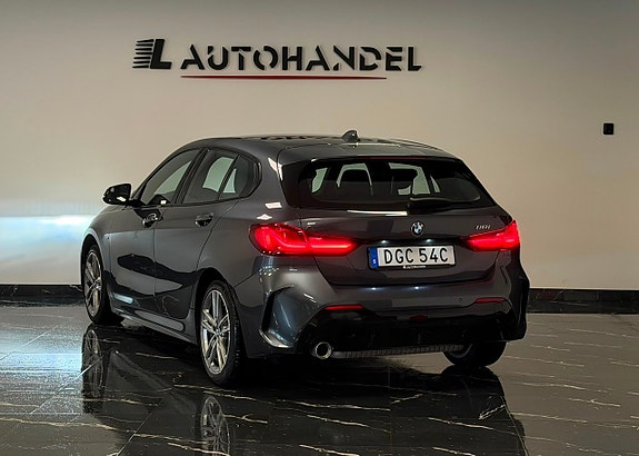 BMW 118i 4 of 5