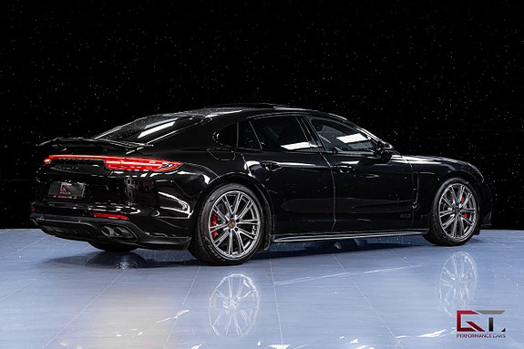 Porsche Panamera GTS 7 of 21
