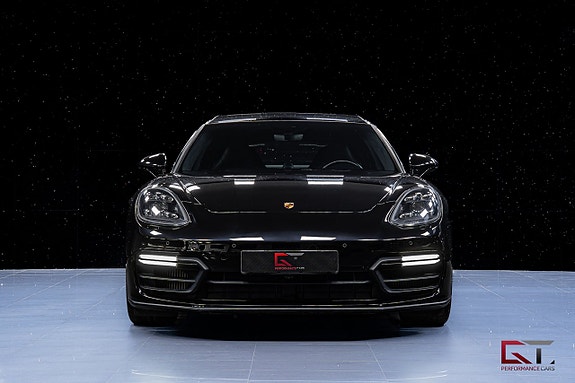Porsche Panamera GTS 3 of 5