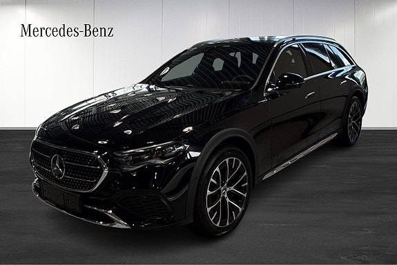 Mercedes-Benz E300 de 2 of 5