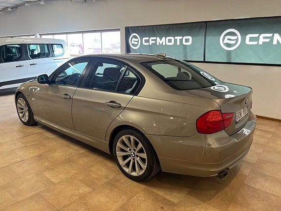 BMW 320d 6 of 17