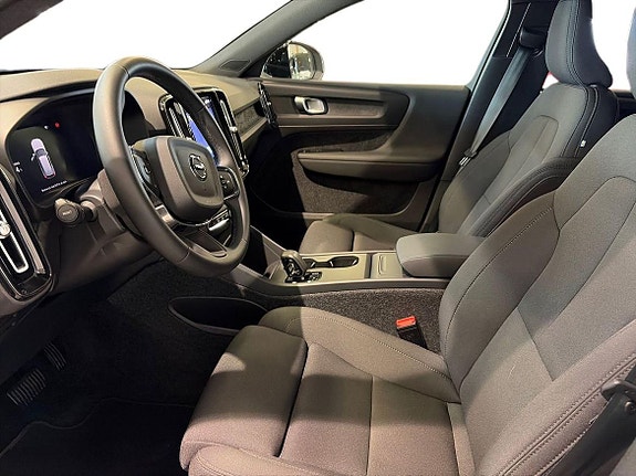 Volvo EX40 5 of 16