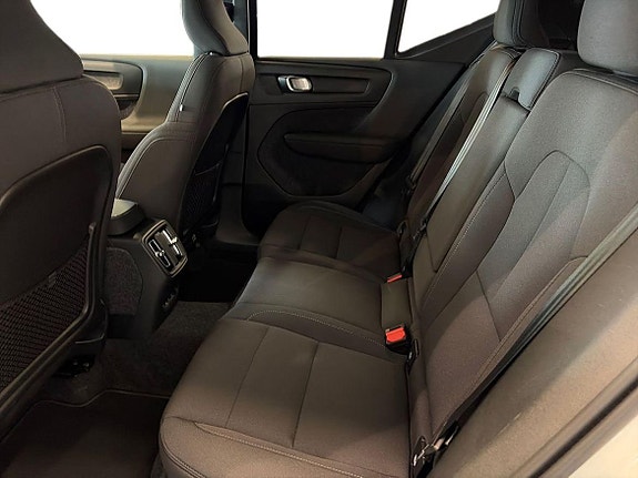 Volvo EX40 8 of 16