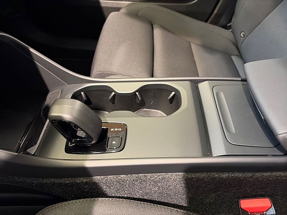 Volvo EX40 7 of 16