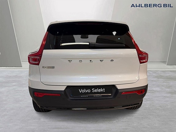 Volvo EX40 13 of 16