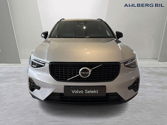 Volvo XC40 4 of 5
