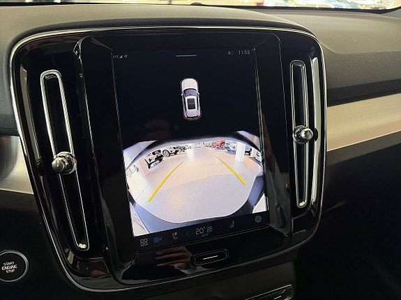 Volvo XC40 15 of 19