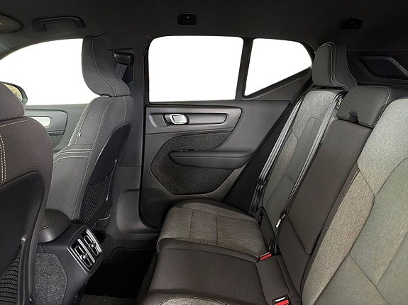 Volvo XC40 12 of 19