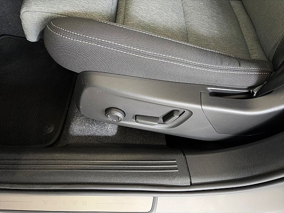 Volvo XC40 11 of 19