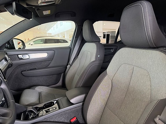 Volvo XC40 10 of 19
