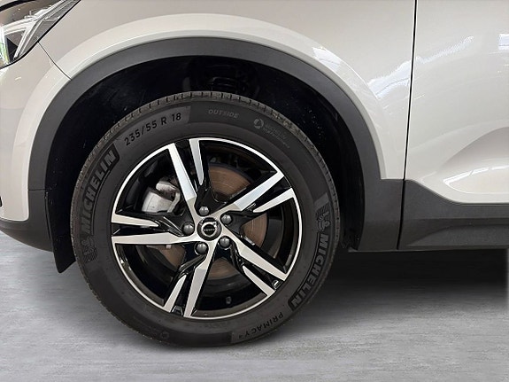Volvo XC40 8 of 19