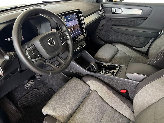 Volvo XC40 9 of 19