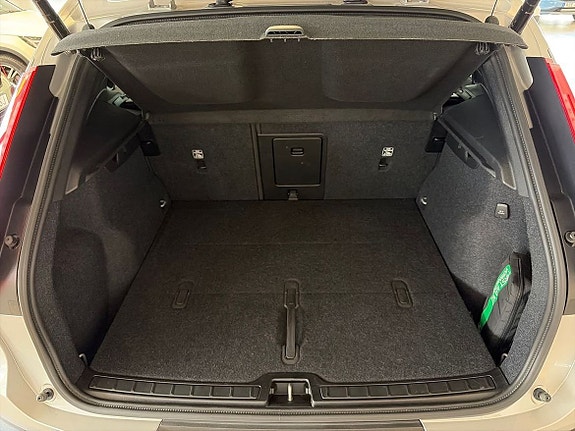 Volvo XC40 17 of 19