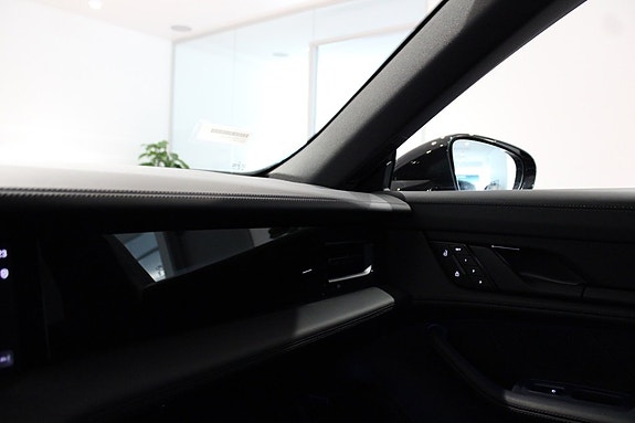 Porsche Taycan 4 15 of 21