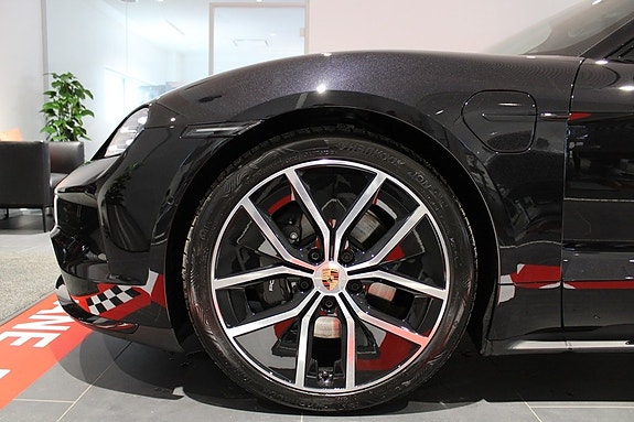 Porsche Taycan 4 8 of 21