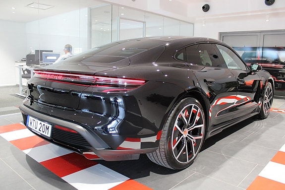 Porsche Taycan 4 5 of 5