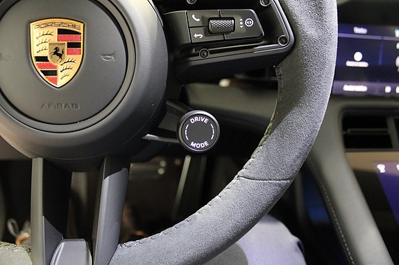 Porsche Taycan 4 17 of 21