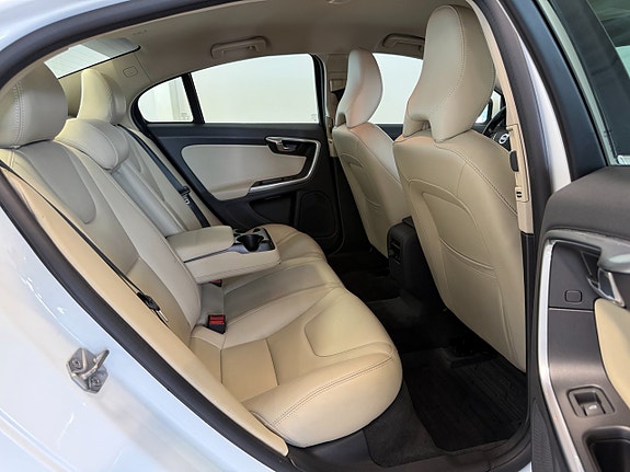 Volvo S60 8 of 13