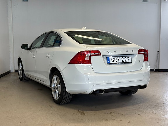Volvo S60 4 of 5