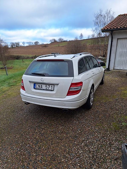 Mercedes-Benz C320 3 of 10