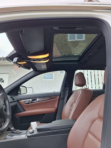 Mercedes-Benz C320 6 of 10
