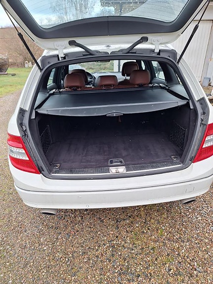 Mercedes-Benz C320 9 of 10