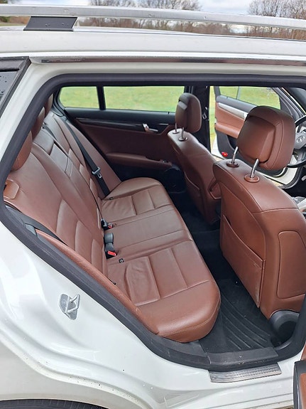 Mercedes-Benz C320 8 of 10