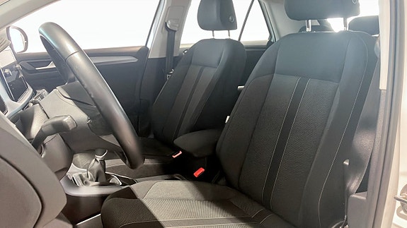Volkswagen T-Roc 8 of 12