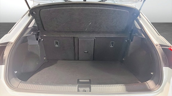 Volkswagen T-Roc 12 of 12