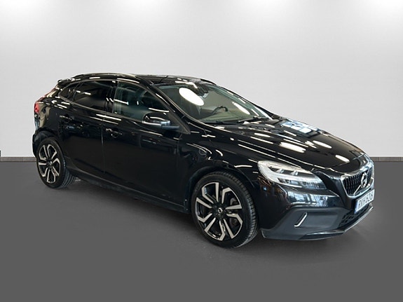 Volvo V40 Cross Country 3 of 5