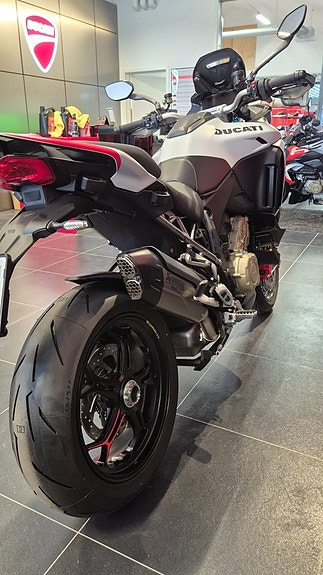 Ducati Multistrada V4 RS 7 of 14