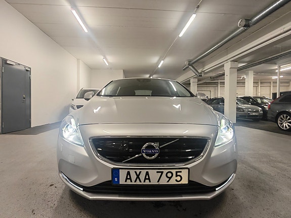 Volvo V40 3 of 5