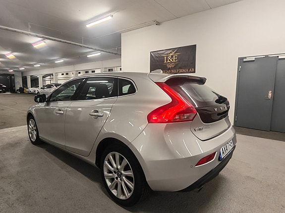 Volvo V40 9 of 15