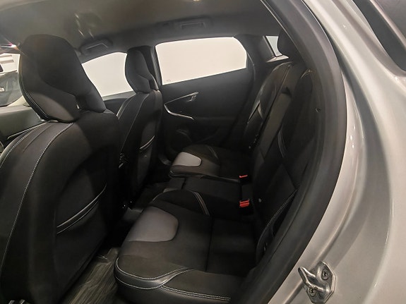 Volvo V40 15 of 15
