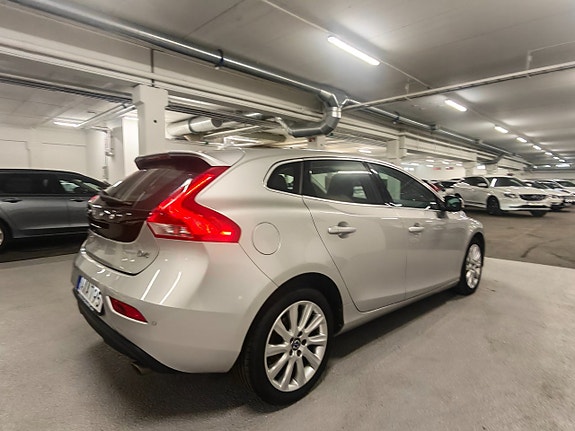 Volvo V40 8 of 15