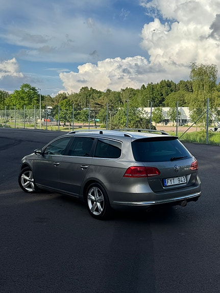 Volkswagen Passat 2 of 5