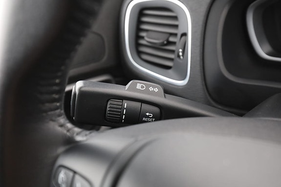 Volvo V40 27 of 30