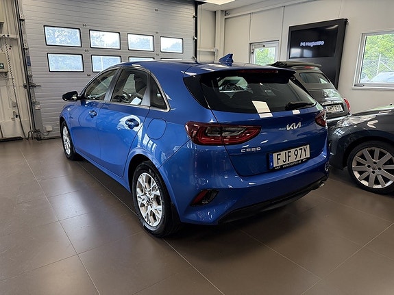 Kia Ceed 2 of 5