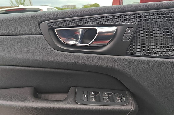 Volvo XC60 16 of 21