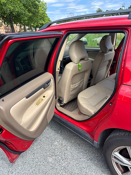 Volvo V70 4 of 5