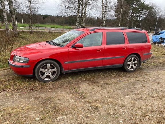 Volvo V70 2 of 5