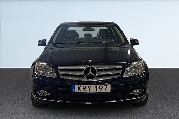 Mercedes-Benz C180 8 of 21