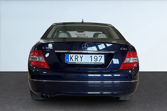 Mercedes-Benz C180 4 of 5