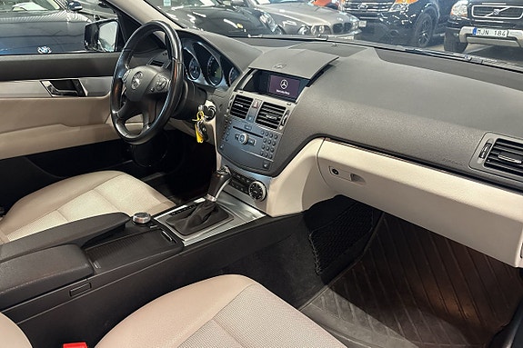 Mercedes-Benz C180 14 of 21
