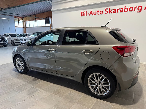 Kia Rio 4 of 5