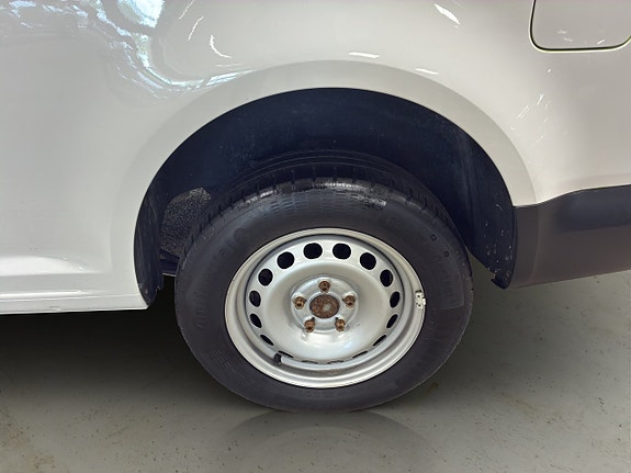 Volkswagen Caddy Maxi 28 of 30