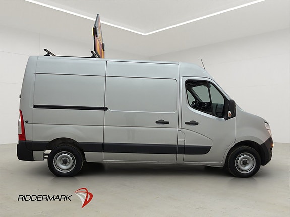 Nissan Interstar 2 of 5