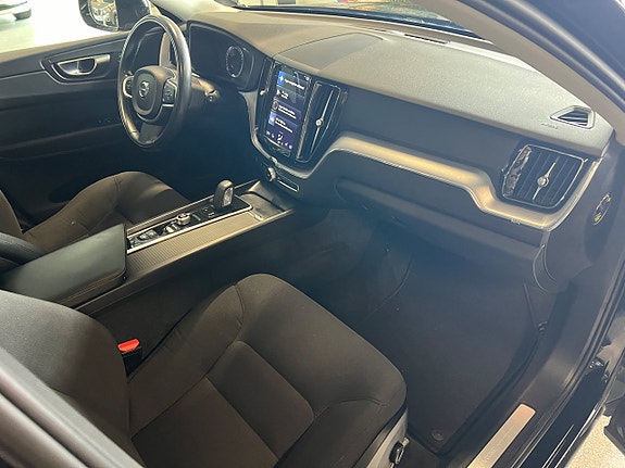 Volvo XC60 11 of 21
