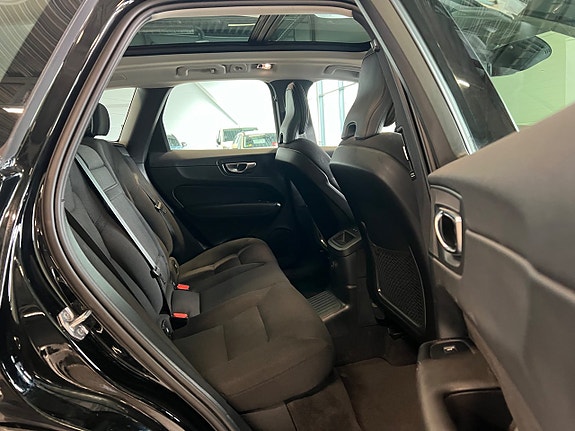 Volvo XC60 14 of 21